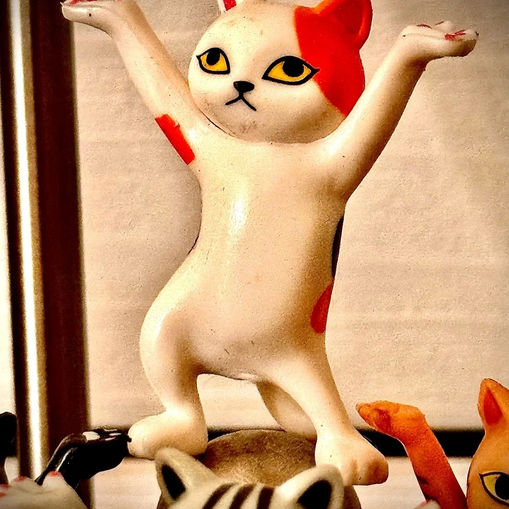 Set of FIVE FELINE FIGURES!